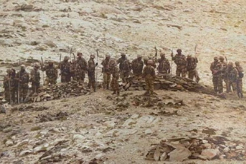 [ẢNH] Ấn Độ ‘ra đòn’ đáp trả việc lính Trung Quốc dùng vũ khí ‘lạnh’ tại biên giới