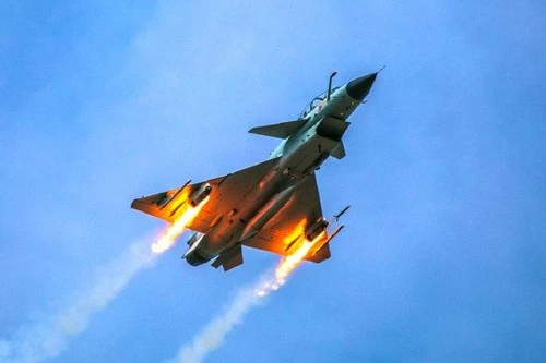 Tiêm kích JF-17 và J-10C của Pakistan tấn công dữ dội Iran đáp trả vụ tập kích tên lửa