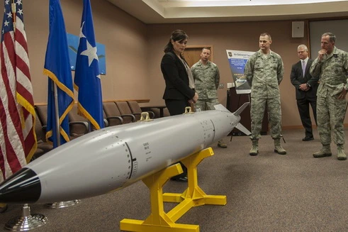 [ẢNH] Nga "giật mình" khi chính trị gia Gruzia mời Mỹ triển khai vũ khí hạt nhân?