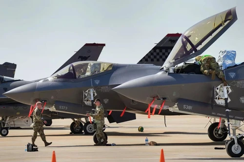 Ấn Độ cấp tốc mua tiêm kích F-35 và loại Su-57 khi Pakistan sắp sở hữu FC-31?