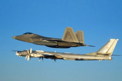 [ẢNH] Vì sao ‘chim ăn thịt’ F-22 phải xuất kích bảo vệ tàu ngầm Mỹ ngay ở cửa ngõ Hawaii?