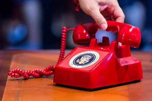 Chiếc 'điện thoại đỏ' đầy bí ẩn giữa Liên Xô và Mỹ vẫn còn hoạt động cho đến ngày nay?
