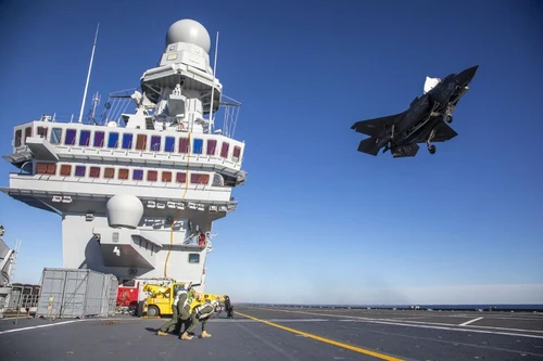 [ẢNH] Tiêm kích F-35B chính thức hoạt động trên tàu sân bay Cavour