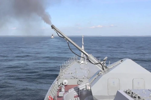 [ẢNH] Khó tin: Chiến hạm Nga bắn rơi tên lửa hành trình bằng... pháo 100 mm