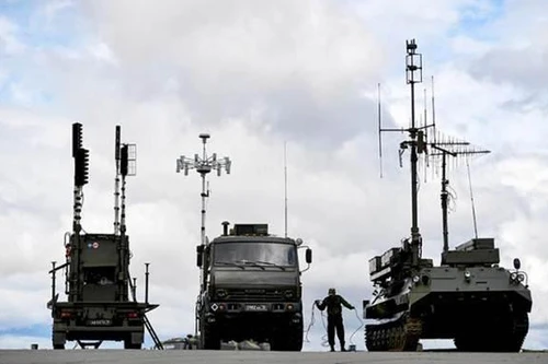 [ẢNH] Tổ hợp tác chiến điện tử bí ẩn "bịt mắt" chiến hạm Ukraine tại biển Azov