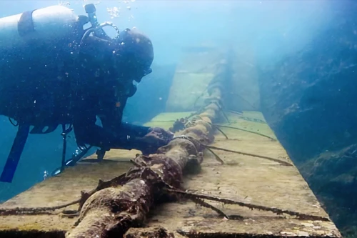 Leo thang nghiêm trọng khi Lực lượng Houthi phá hủy cáp quang ngầm dưới đáy Biển Đỏ