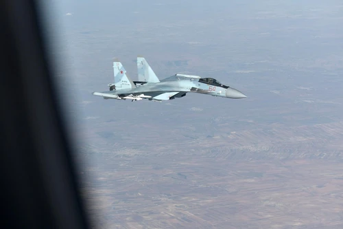 [ẢNH] Chiến đấu cơ Nga - Mỹ lần đầu "chạm mặt" trên bầu trời Idlib