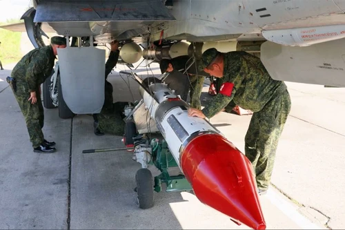 Nga 'khoe' tên lửa R-33 trang bị đầu đạn hạt nhân cho tiêm kích MiG-31BM