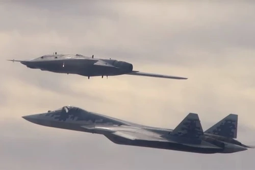 Tiêm kích Su-57 Felon điều khiển tới 4 UAV S-70 Okhotnik ở cự ly 1.500 km
