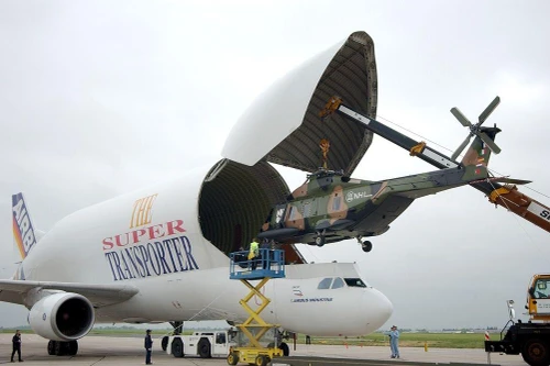 Máy bay Airbus Beluga A300-600ST thể hiện năng lực vận tải lớn hơn cả An-225