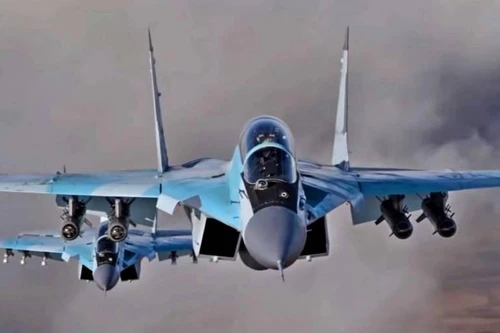 [ẢNH] Tiêm kích MiG-35 Nga nguy cơ lại gục ngã trước JF-17 ngay 'trước cửa thiên đường'
