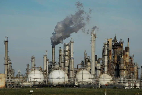 Lệnh trừng phạt chống Nga mới sẽ 'phá hủy' các nhà máy lọc dầu Trung Quốc và Ấn Độ