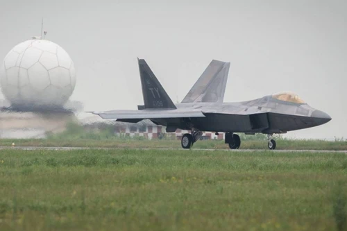 Vì sao ứng viên Tổng thống Romania không muốn biến căn cứ không quân Mihail Kogalniceanu thành tiền đồn của NATO?