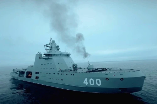 Tàu phá băng chiến đấu Ivan Papanin thể hiện sức mạnh trên Biển Barents