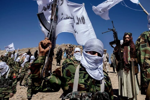 [ẢNH] Hàng nghìn tay súng IS bất ngờ tấn công Taliban ở miền Đông Afghanistan