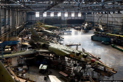 [ẢNH] Nga quyết định hoàn thiện hàng loạt khung thân Tu-22M sản xuất từ thời Liên Xô