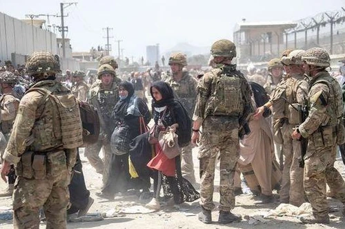 [ẢNH] Đặc nhiệm Anh tiết lộ phương pháp đầy táo bạo để qua mặt trạm gác Taliban