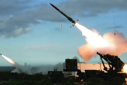 Hệ thống phòng không Patriot Mỹ học cách ‘bắn ngược’ theo tên lửa S-400 Nga
