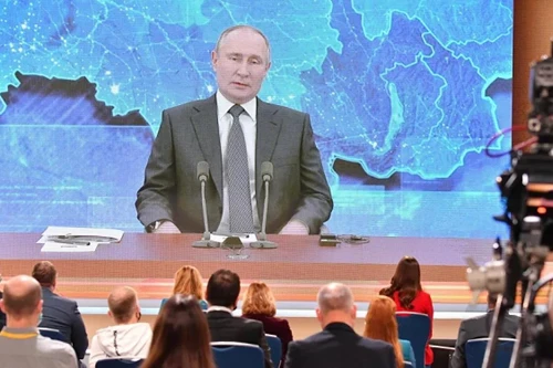 [ẢNH] 5 câu hỏi nổi bật dành cho Tổng thống Putin trong cuộc họp báo cuối năm