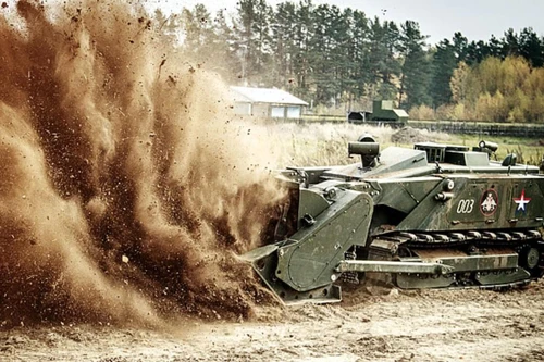 [ẢNH] Sự trở lại đầy mạnh mẽ của robot chiến đấu Nga