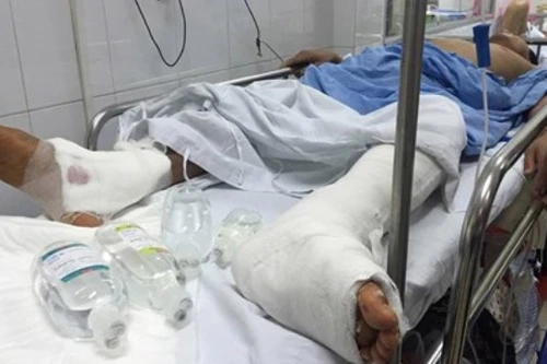 Bác sĩ Bệnh viện Việt Đức mổ nhầm chân cho bệnh nhân, còn yêu cầu nộp thêm tiền