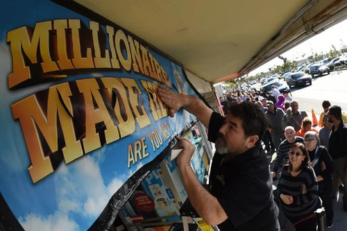 Dân Mỹ ăn mừng "như đêm giao thừa" vì giải xổ số 1,5 tỷ USD đã có chủ