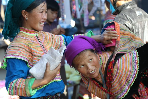 Rực rỡ sắc màu chợ phiên Bắc Hà