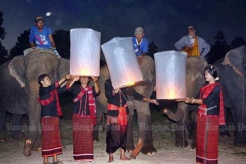 Thái Lan hủy nhiều chuyến bay trong lễ hội thả đèn lồng