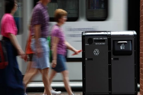 Thùng rác công nghệ cao, có khả năng phát wifi