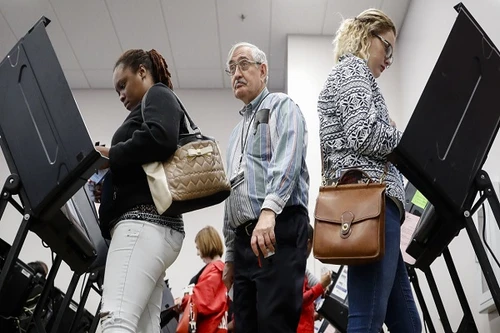 Cử tri Mỹ tham gia bỏ phiếu sớm cao kỷ lục, tín hiệu tốt cho bà Clinton