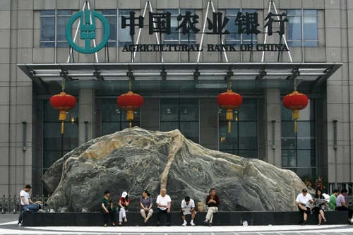 Mỹ phạt ngân hàng Trung Quốc 215 triệu USD