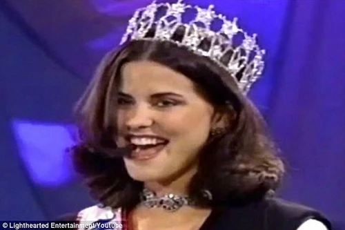 Nghi ăn trộm, cựu Hoa hậu Mỹ bị bắt 