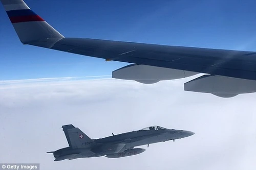 Máy bay chở đoàn đại biểu Nga dự APEC bị kẹt tại Lisbon 