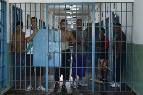 Nhà tù quyết định thả phạm nhân vì… thiếu chỗ vệ sinh