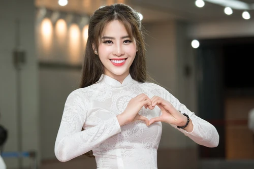 Hoa khôi Nam Em bất ngờ trổ tài viết nhạc