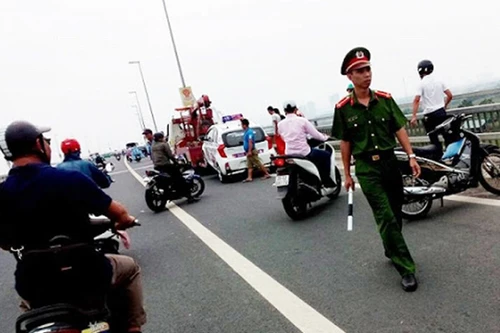 Công an không nhất thiết phải mặc sắc phục và căng dây khi bảo vệ hiện trường vụ án