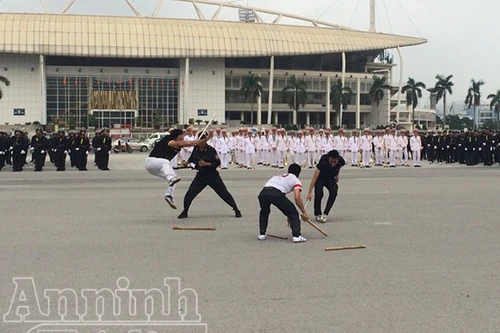 Mãn nhãn màn biểu diễn võ thuật đỉnh cao của Cảnh sát cơ động Hà Nội