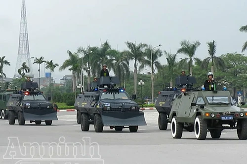 Ngắm dàn "xế khủng" của Cảnh sát cơ động Hà Nội sẵn sàng chống khủng bố 