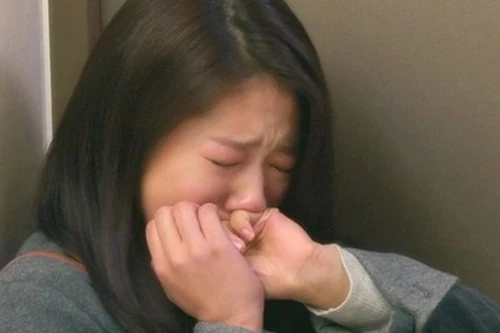 Vội dâng đời con gái cho người khác vì nghĩ rằng người yêu phản bội