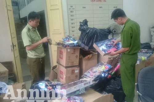 Thu giữ gần 500 súng đồ chơi nguy hiểm tuồn vào thị trường Hà Nội cận Trung thu