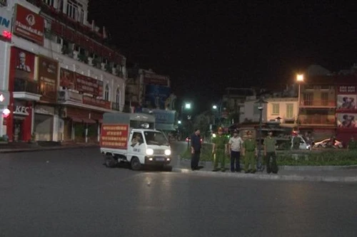 Công an quận Hoàn Kiếm ra quân chống đua xe, cổ vũ đua xe