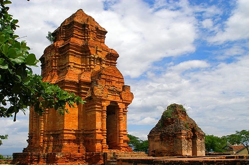 "Chăm Pa trong chiếc va li"