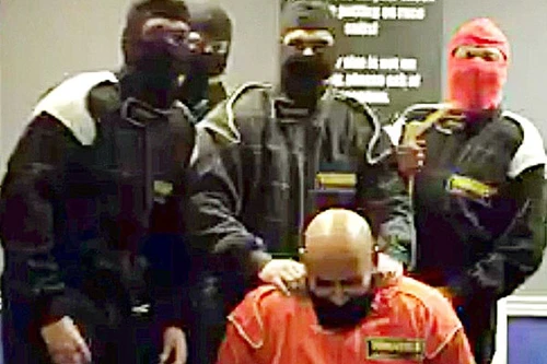 HSBC sa thải 6 nhân viên quay video giả cảnh hành quyết của IS