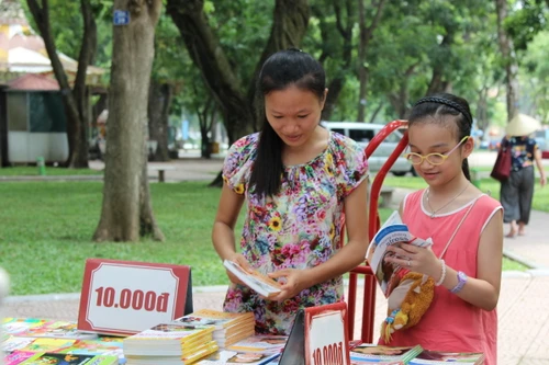 Nhiều đầu sách thiếu nhi chào hàng Hội chợ sách TP.HCM 2016