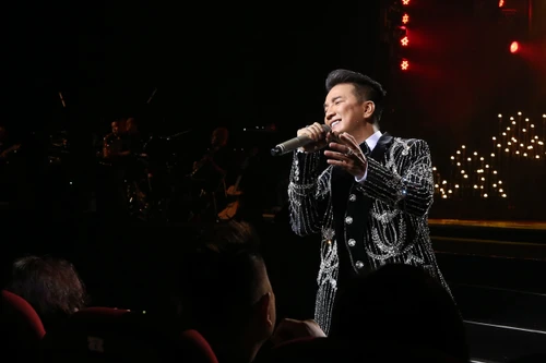 Đàm Vĩnh Hưng trích nửa tỉ đồng từ liveshow ủng hộ đồng bào vùng lũ quét