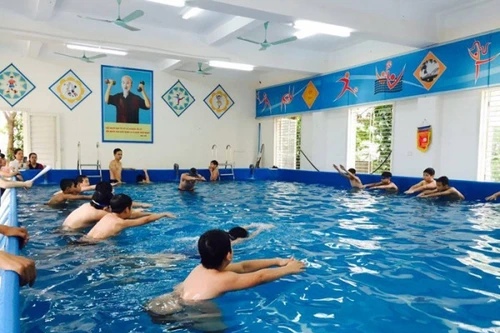 Quận nội thành đầu tiên của Hà Nội phổ cập bơi cho học sinh tiểu học