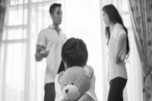 Thủ tục để được nuôi con khi vợ cũ bỏ ra nước ngoài sinh sống