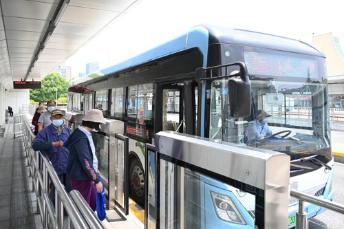 Thượng Hải khôi phục một phần giao thông công cộng 