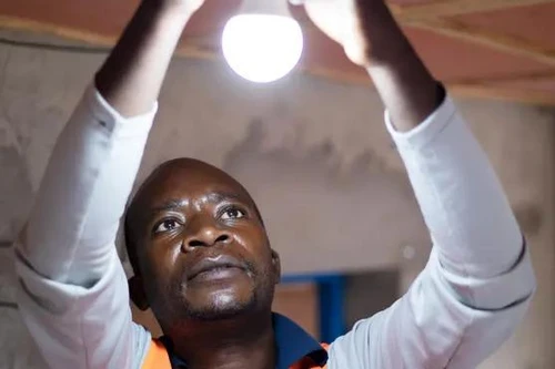 Năng lượng xanh thắp sáng cuộc sống của người tị nạn ở Rwanda 