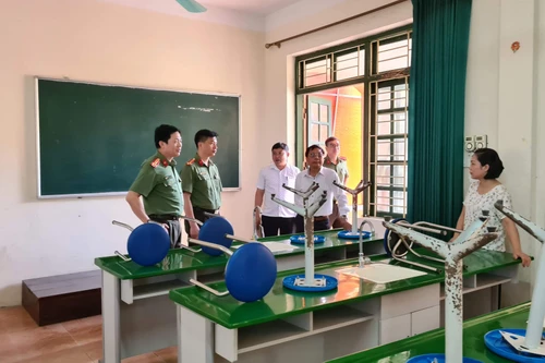 Những người đứng phía sau thành công của các kỳ thi